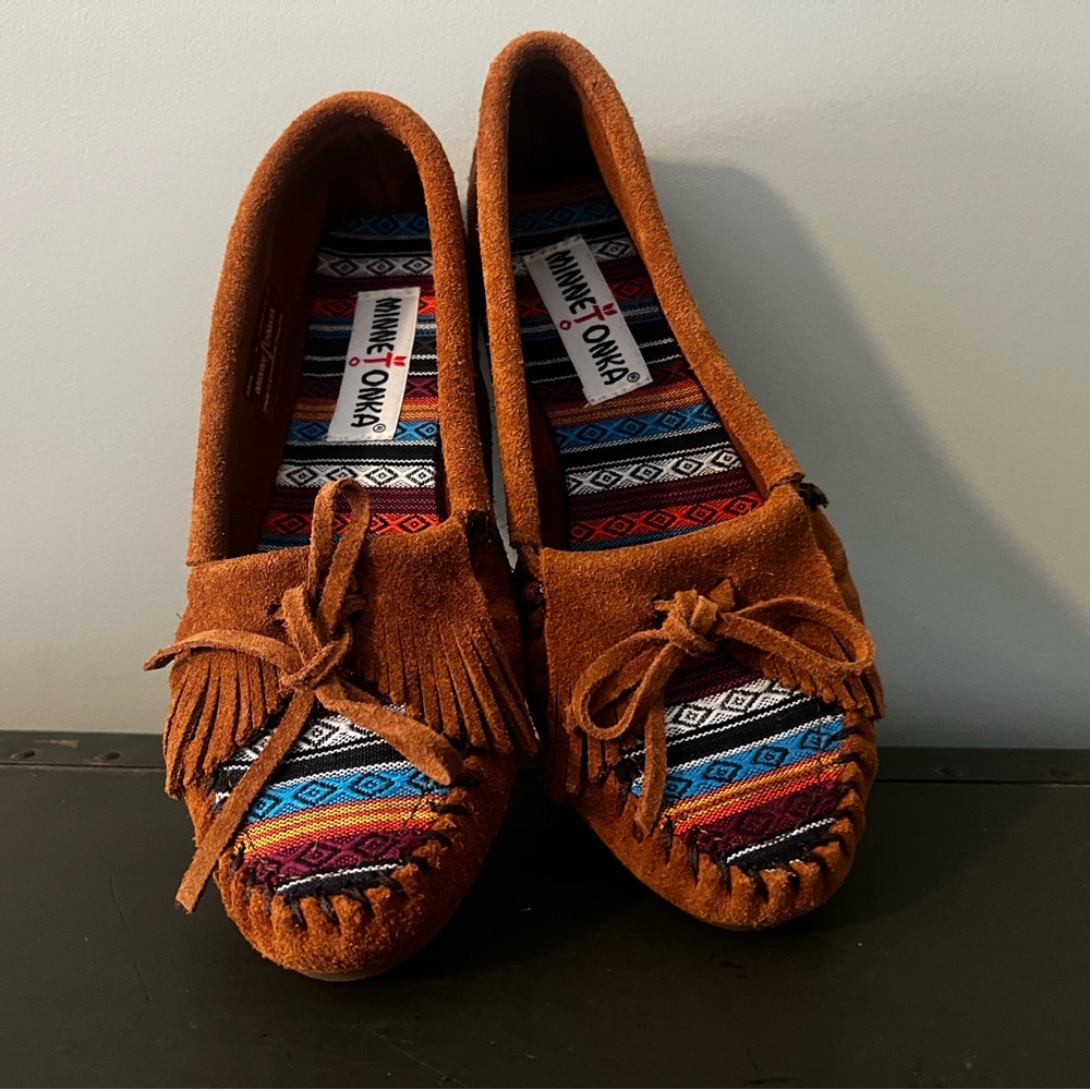 Minnetonka Women's Brown Suede Moccasins NWO Box